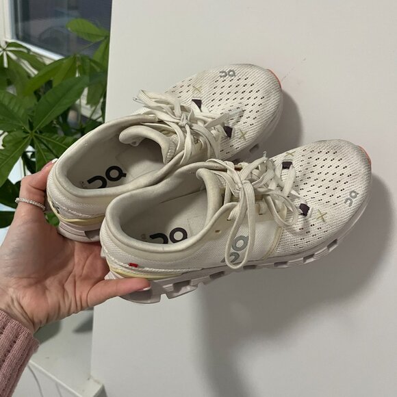 On Cloud Women's White Knit Running Sneakers Size 5 - Picture 3 of 7